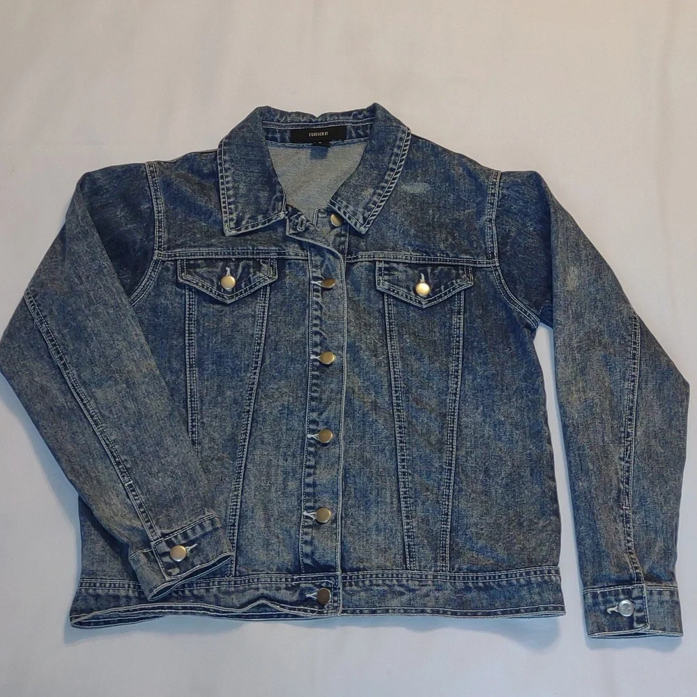 Forever 21 Denim Jacket With Cheetah Print Patch - Picture 2 of 6